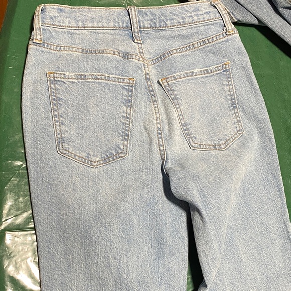 Universal Thread Light Blue High Rise Jeans - Picture 4 of 5